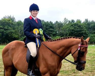 Liz Johnson, student vet champion, on a horse