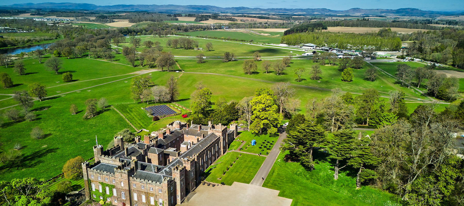 Racecourse & Palace Main Image, Skyline